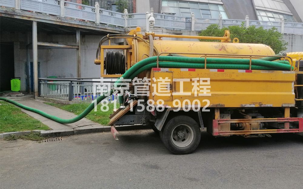277蒋王庙商场隔油池吸污