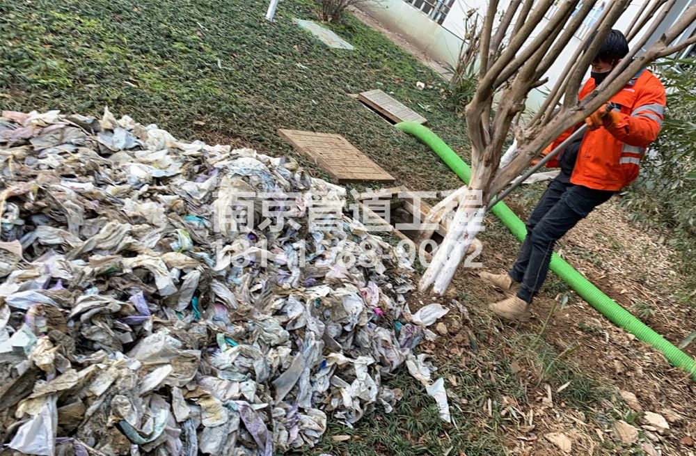 315蒋王庙化粪池垃圾清理